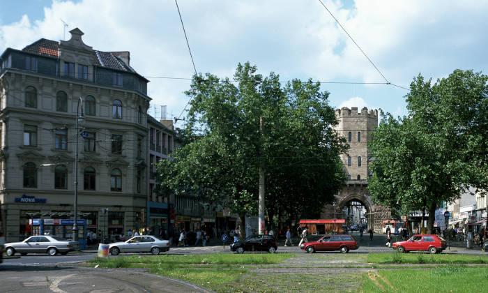 Link zur Architekturseite der Haltestelle Chlodwigplatz